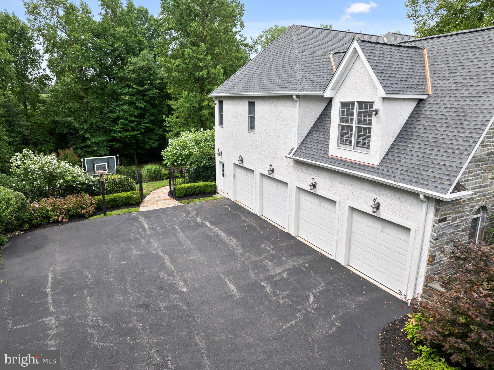 2040 Harts Ln