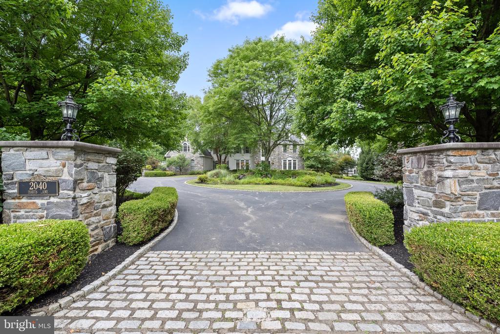 2040 Harts Ln