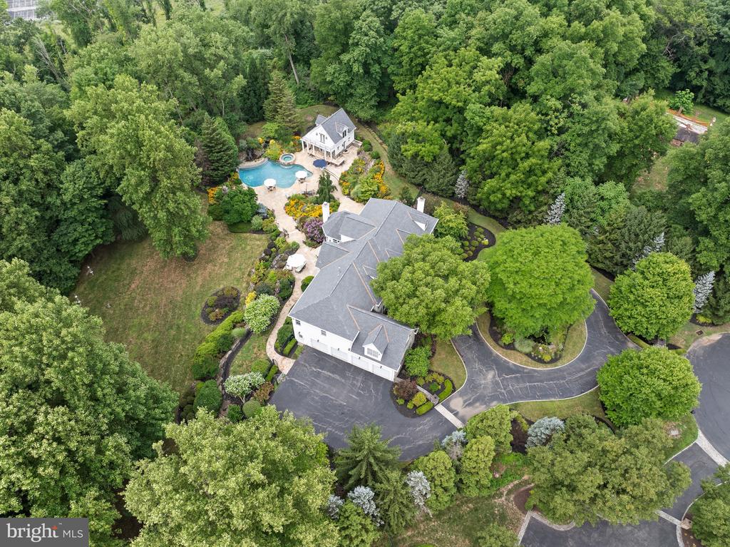 2040 Harts Ln