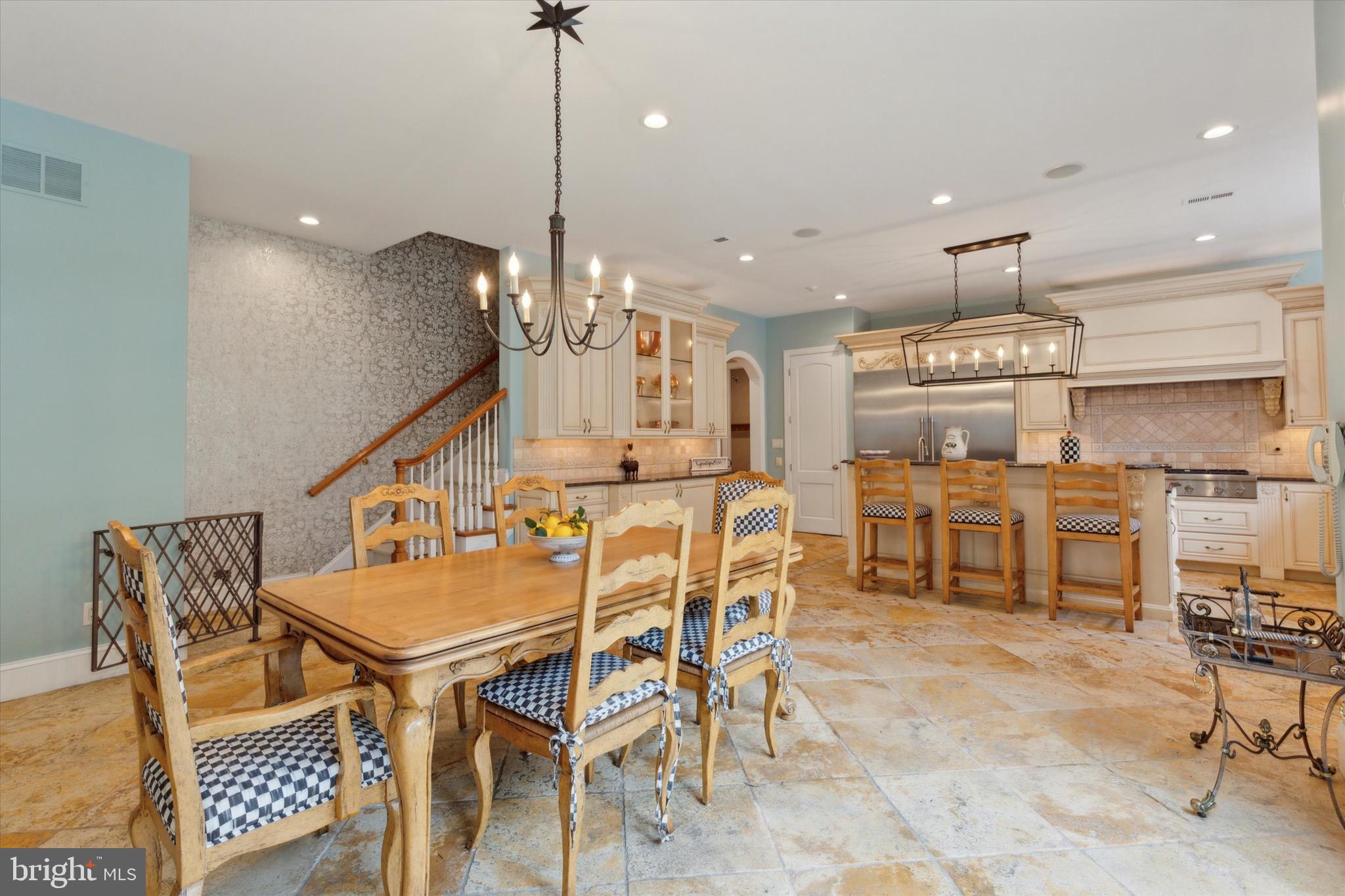 2040 Harts Ln