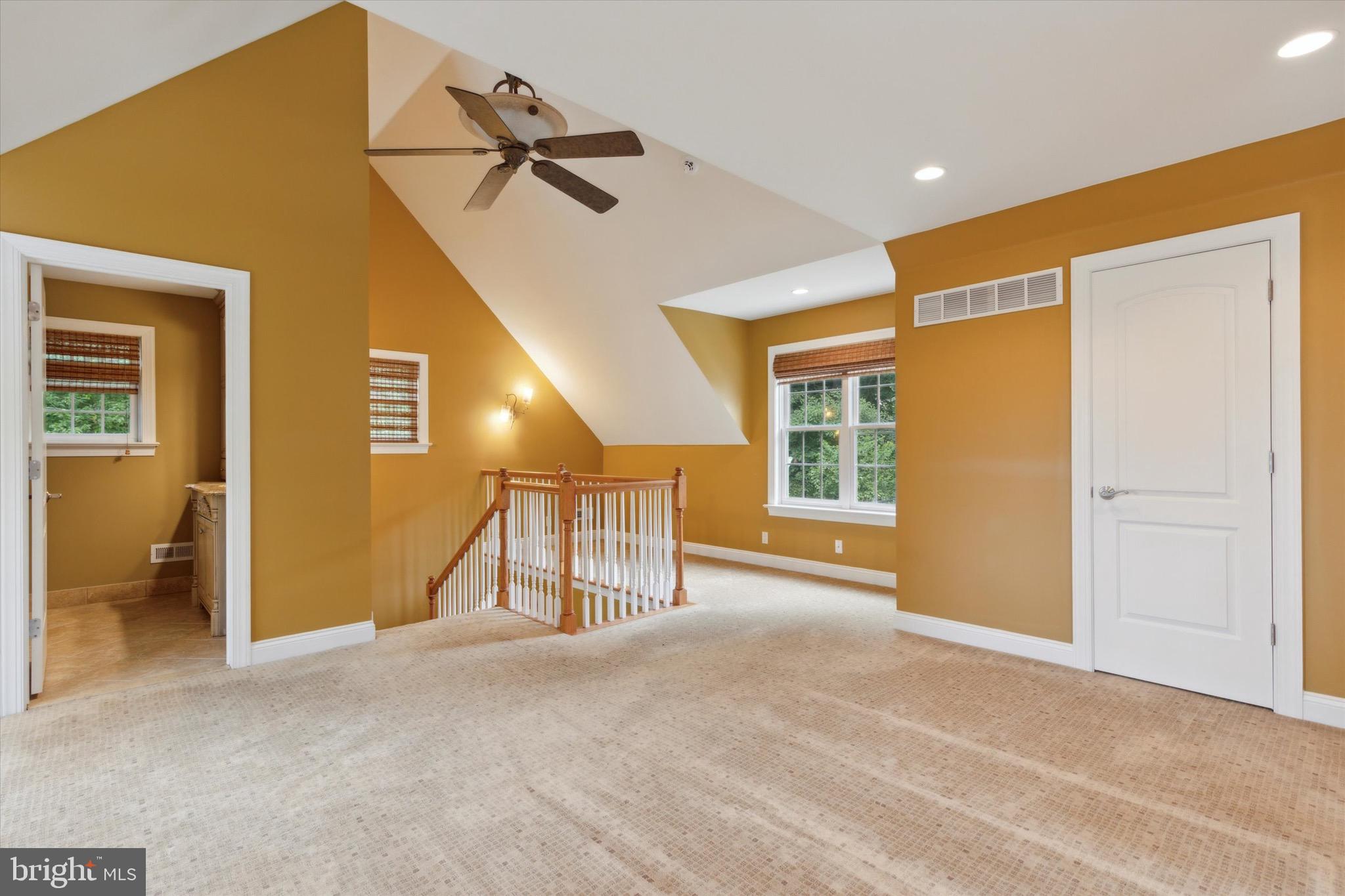 2040 Harts Ln