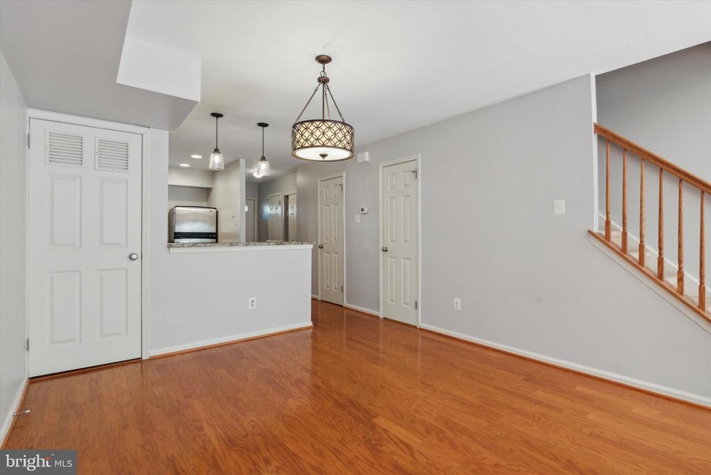 22 BARCLAY CT