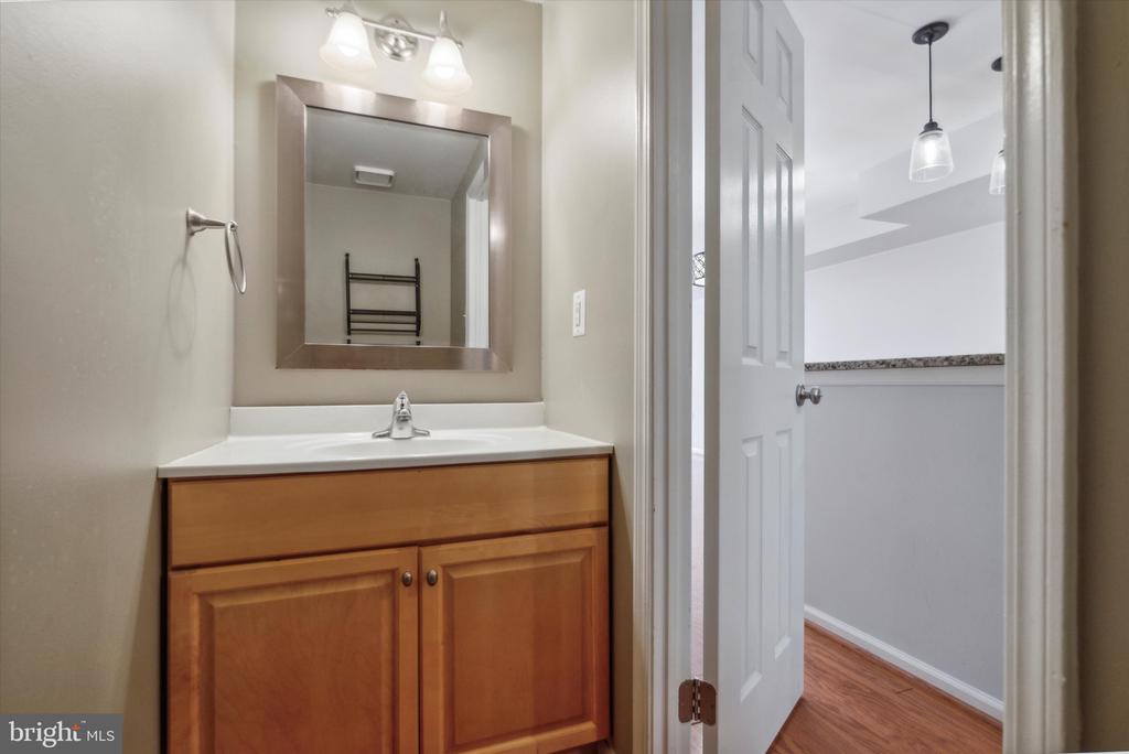 22 BARCLAY CT