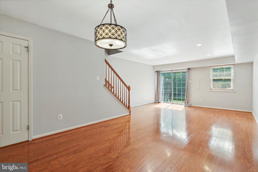 22 BARCLAY CT
