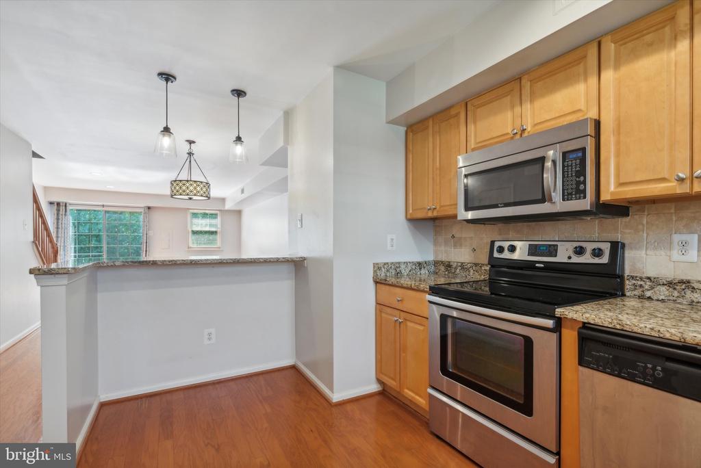 22 BARCLAY CT