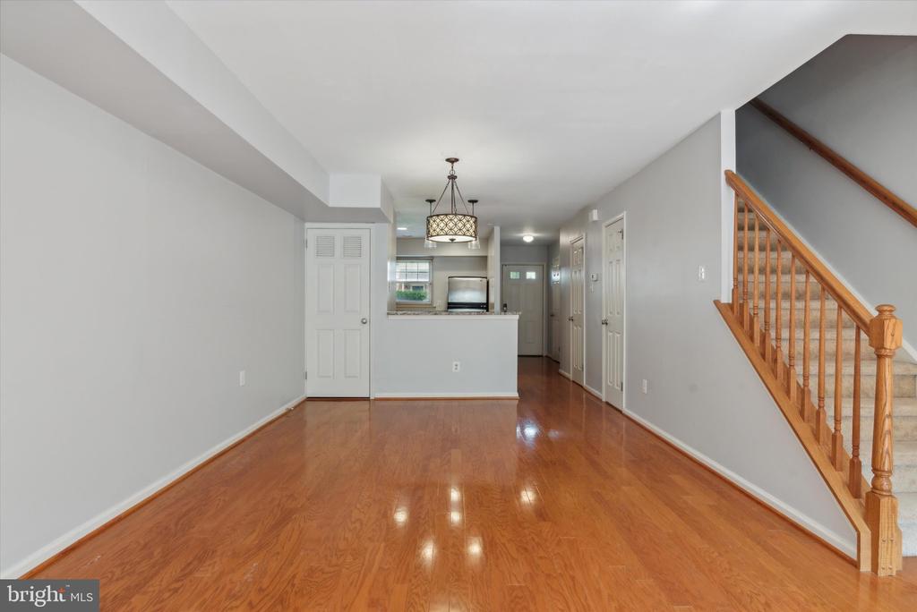22 BARCLAY CT