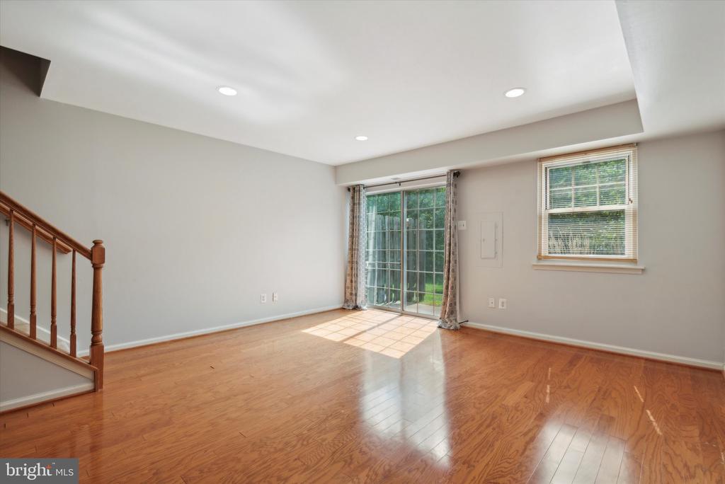 22 BARCLAY CT