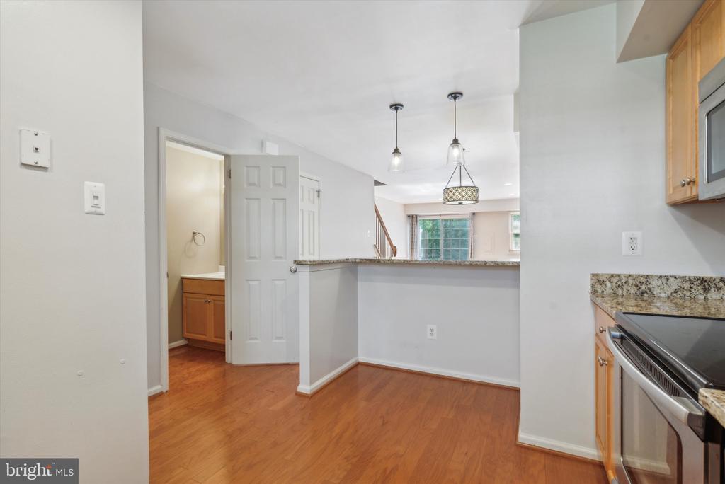 22 BARCLAY CT