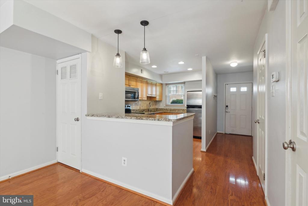 22 BARCLAY CT