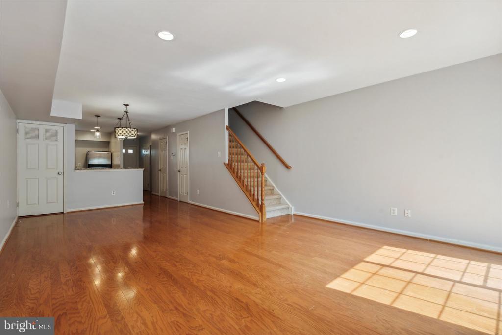 22 BARCLAY CT