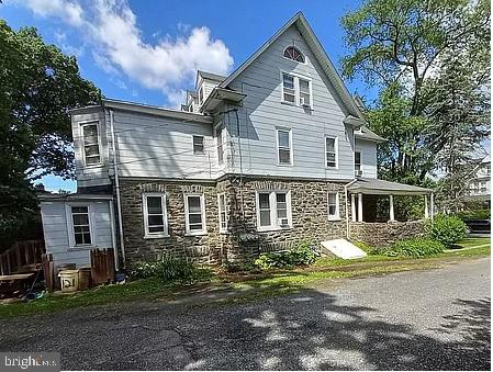 123 WALNUT AVE #2