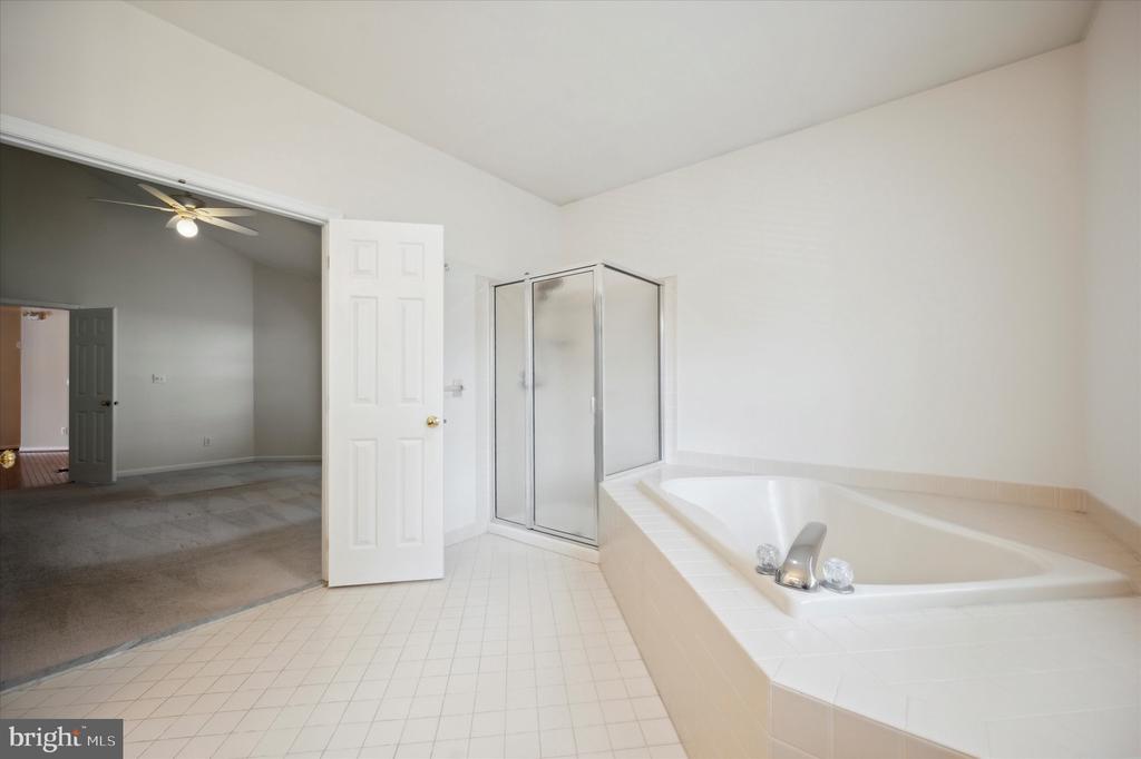 140 DORAL DR