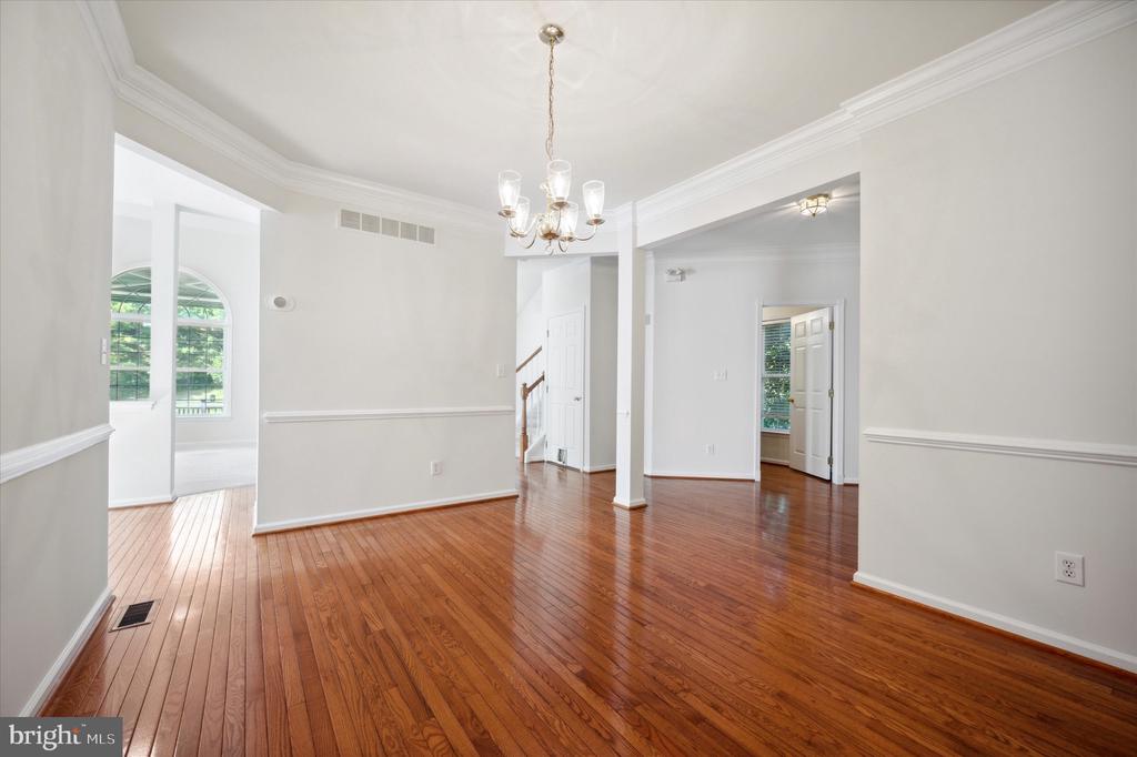 140 DORAL DR