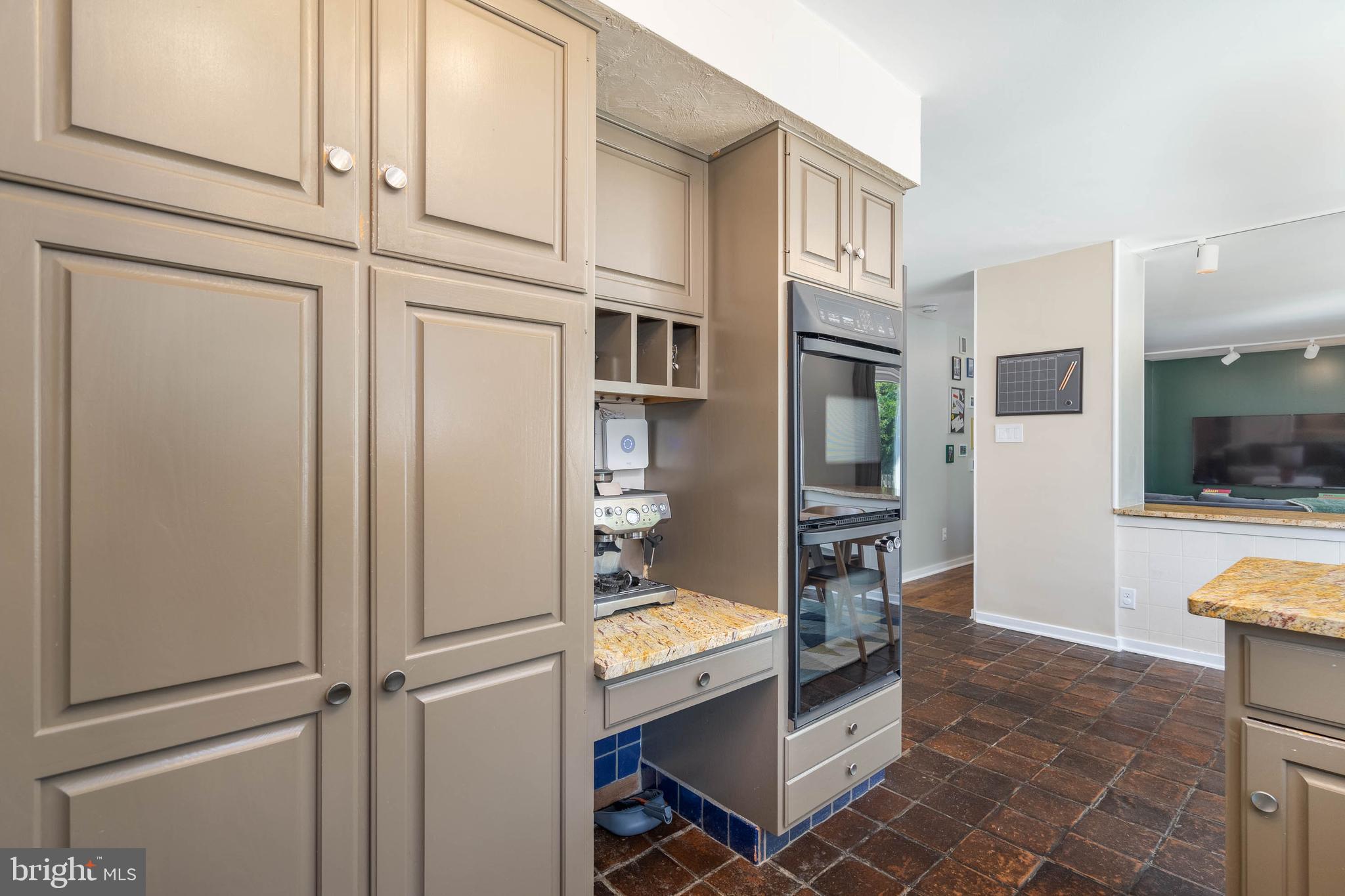 600 Argyle Cir