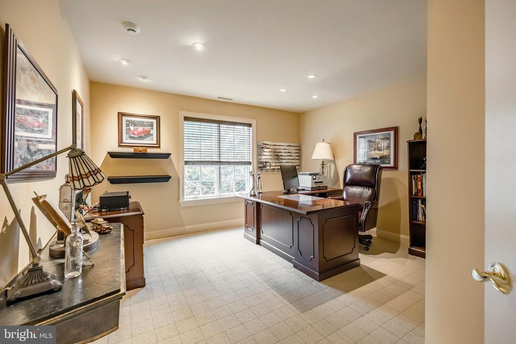 820 Harriton Rd