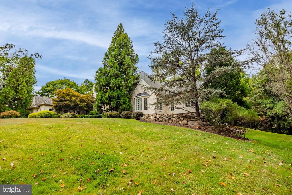 820 Harriton Rd