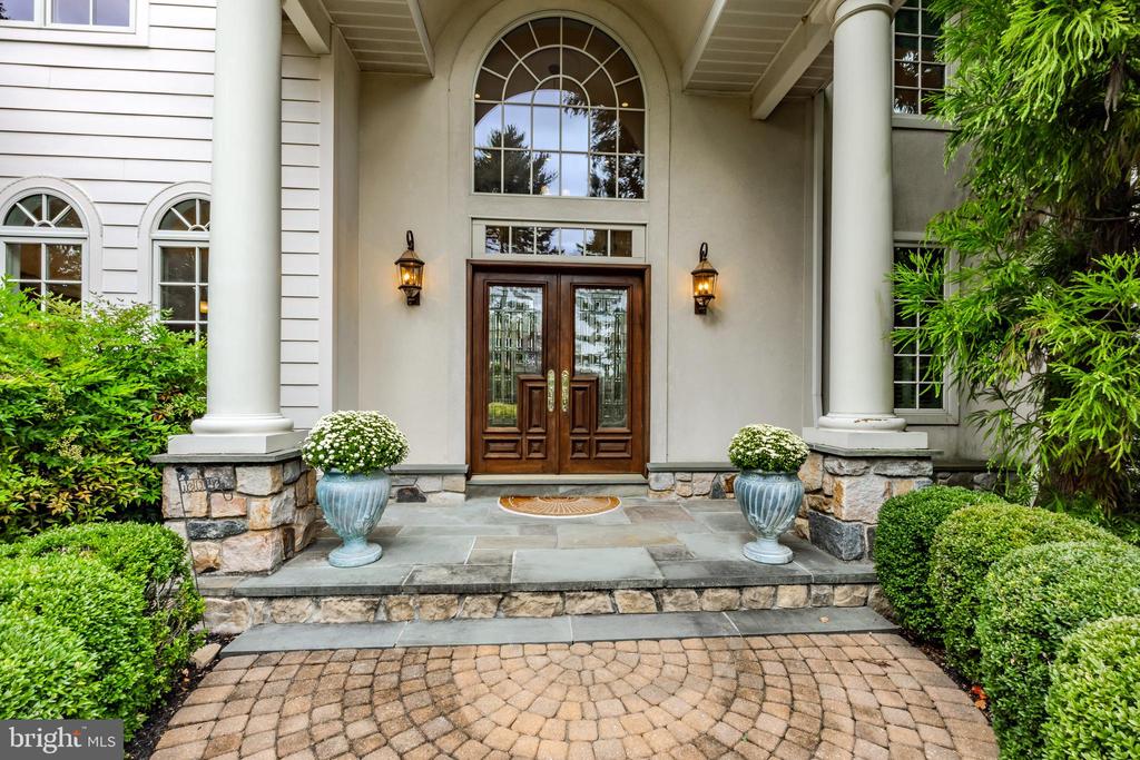 820 Harriton Rd