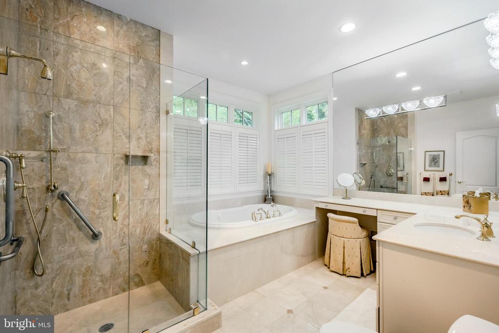 820 Harriton Rd