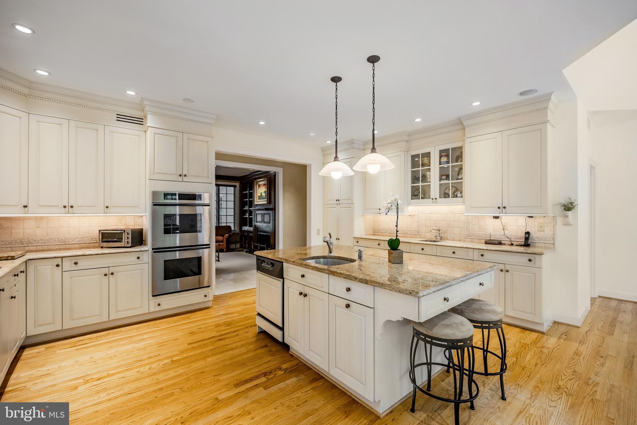 820 Harriton Rd