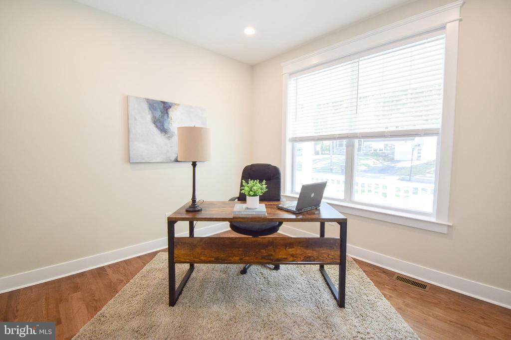 842 Fernhill Rd
