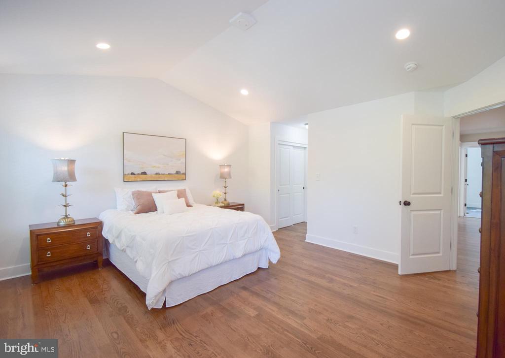 842 Fernhill Rd