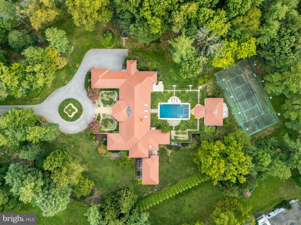1100 Ginkgo Ln