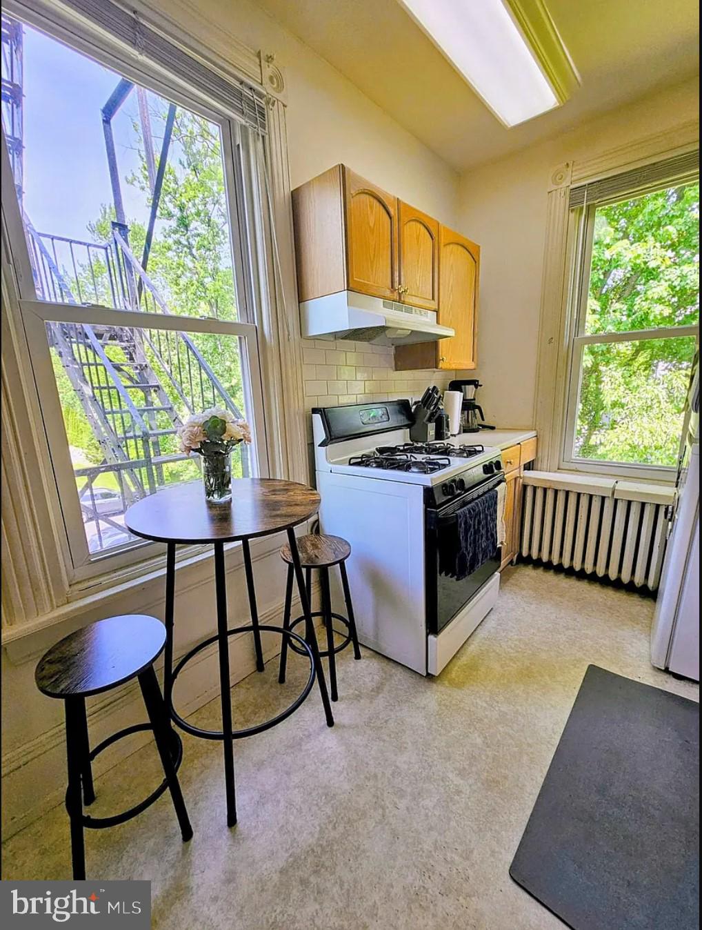 118 LINWOOD AVE #2R