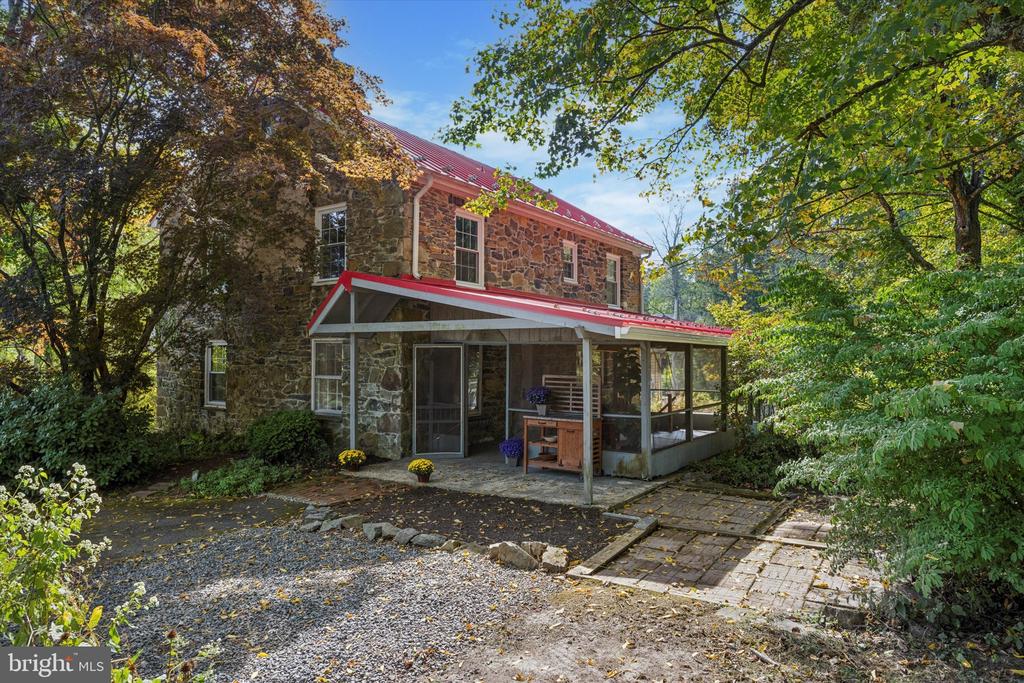 85 Bragg Rd