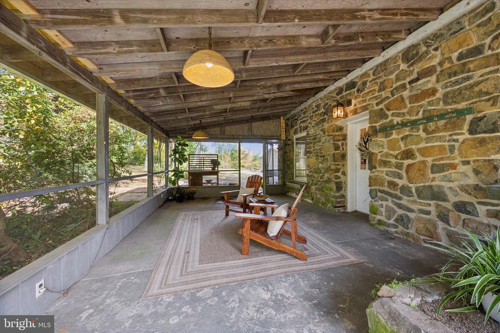 85 Bragg Rd