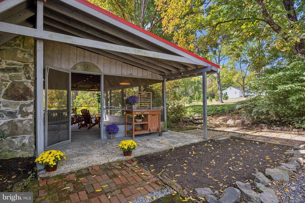 85 Bragg Rd
