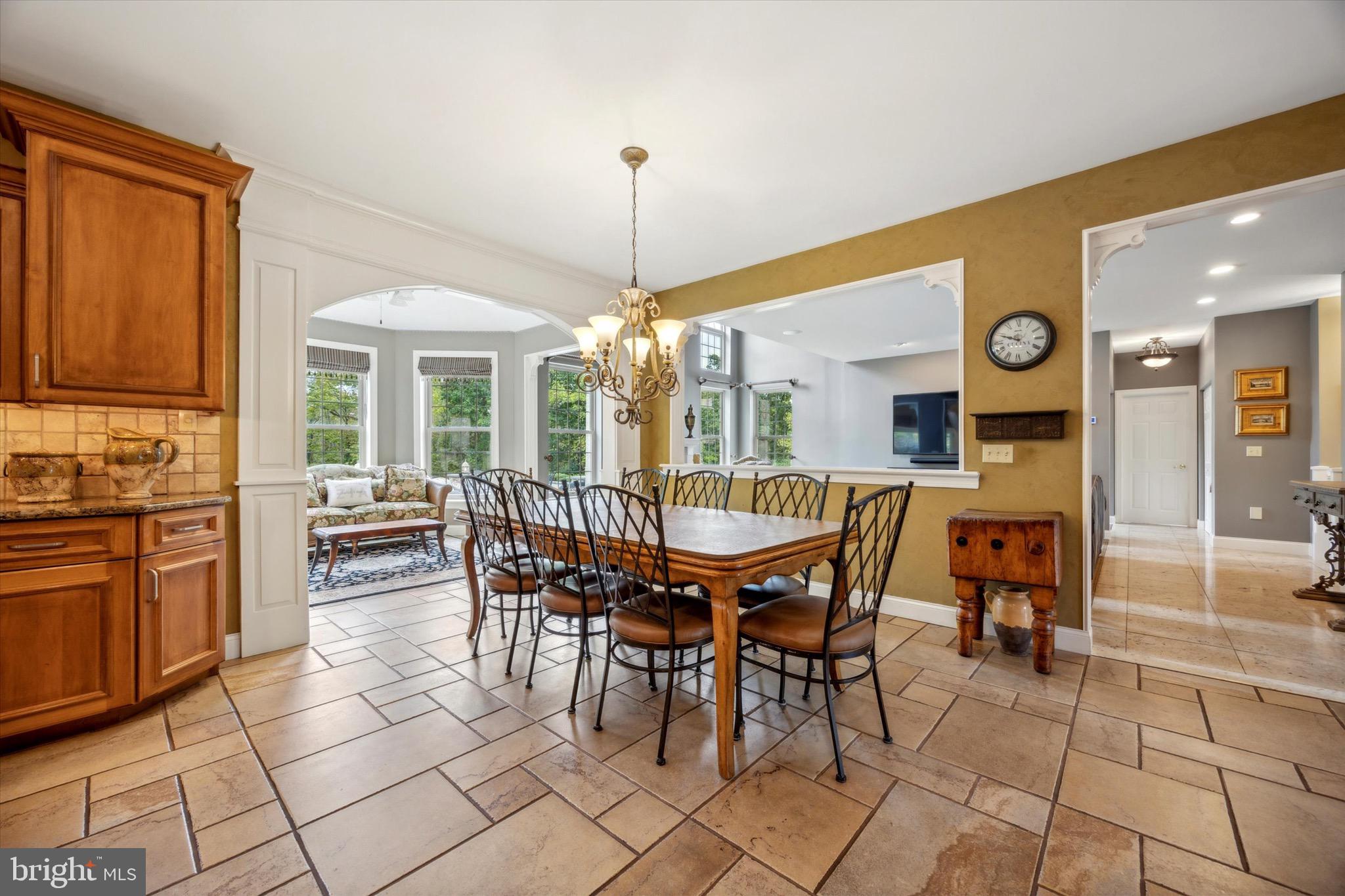 4038 Roberts Ln