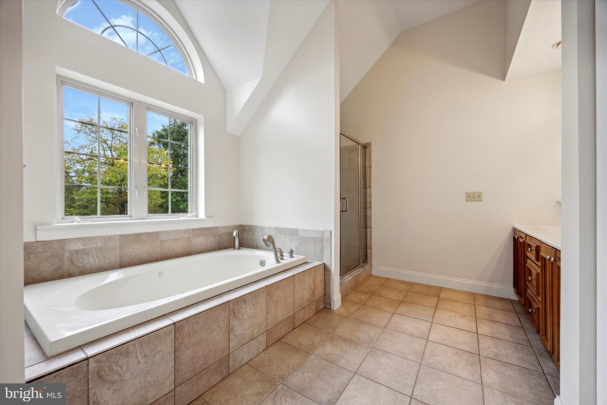 4038 Roberts Ln