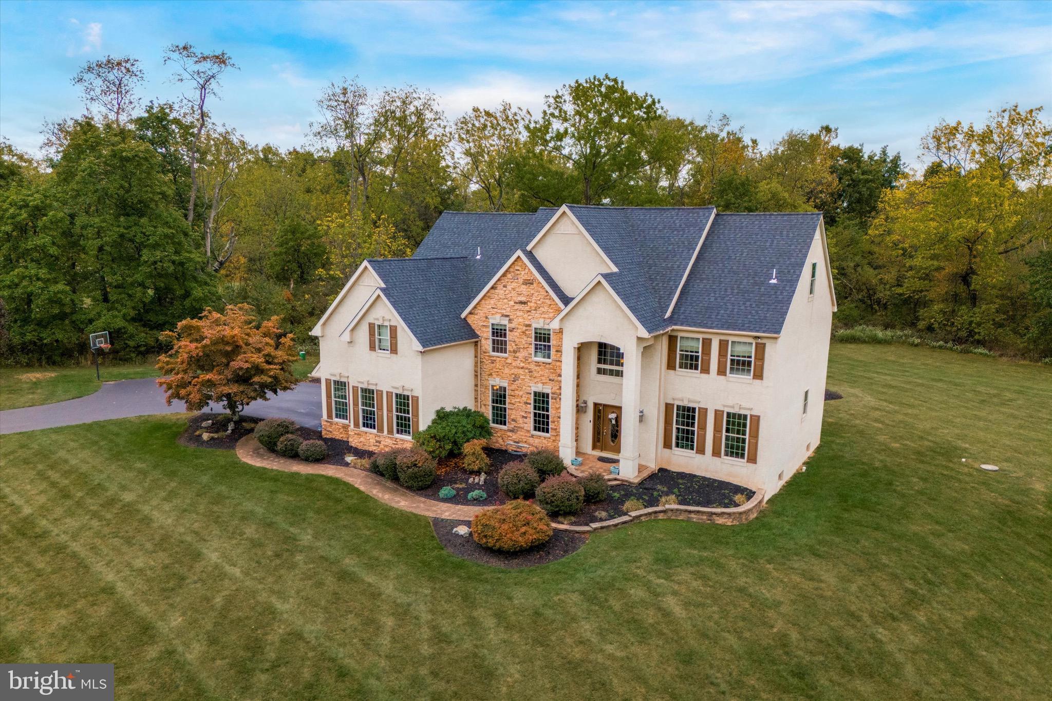 4038 Roberts Ln