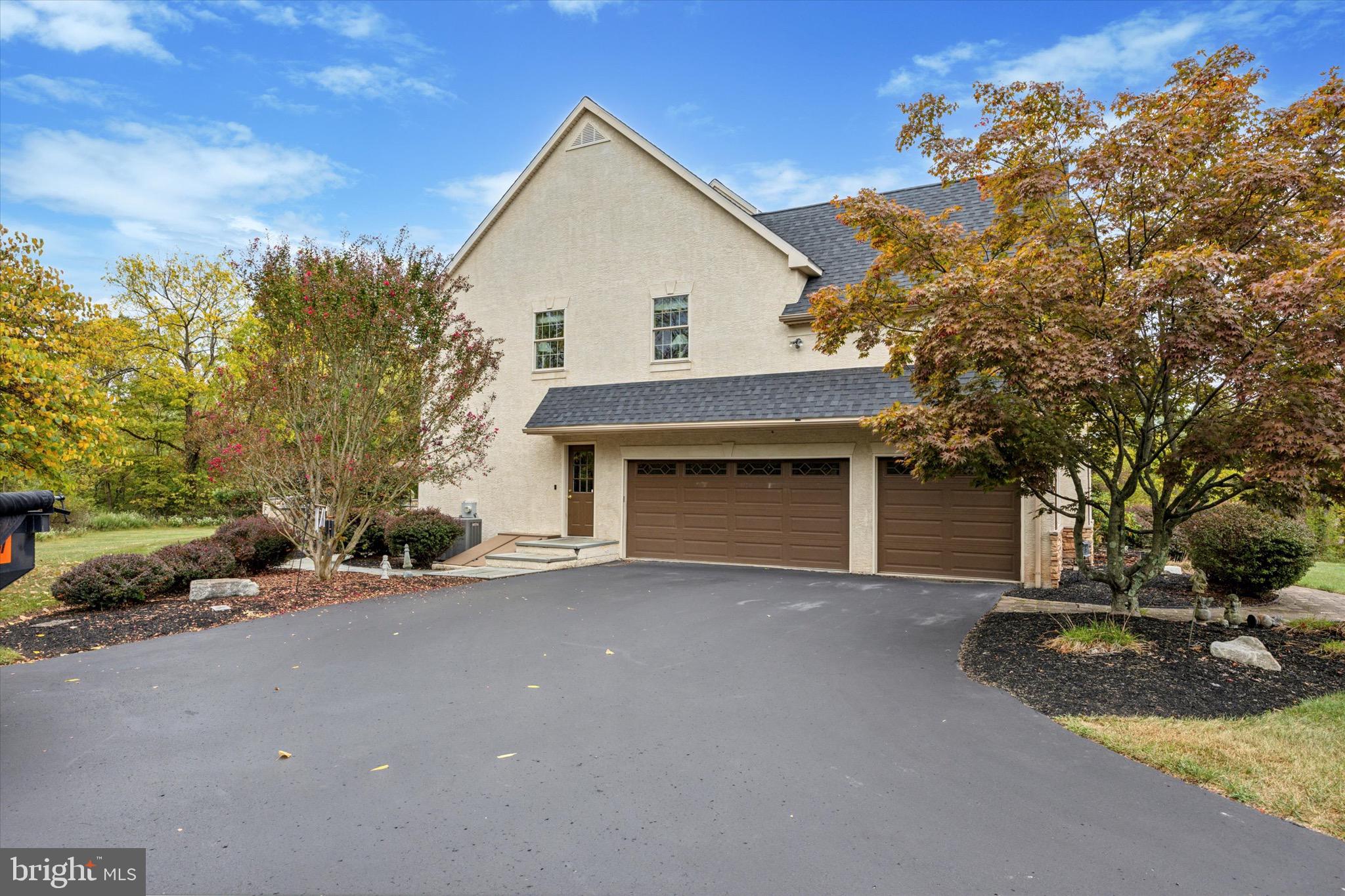 4038 Roberts Ln