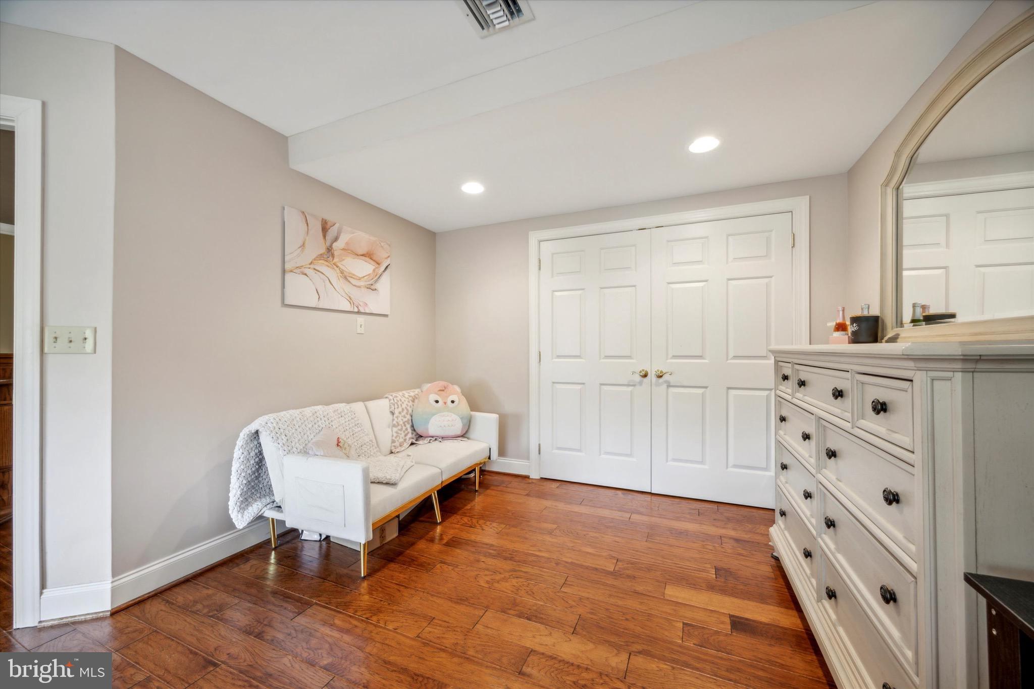 4038 Roberts Ln