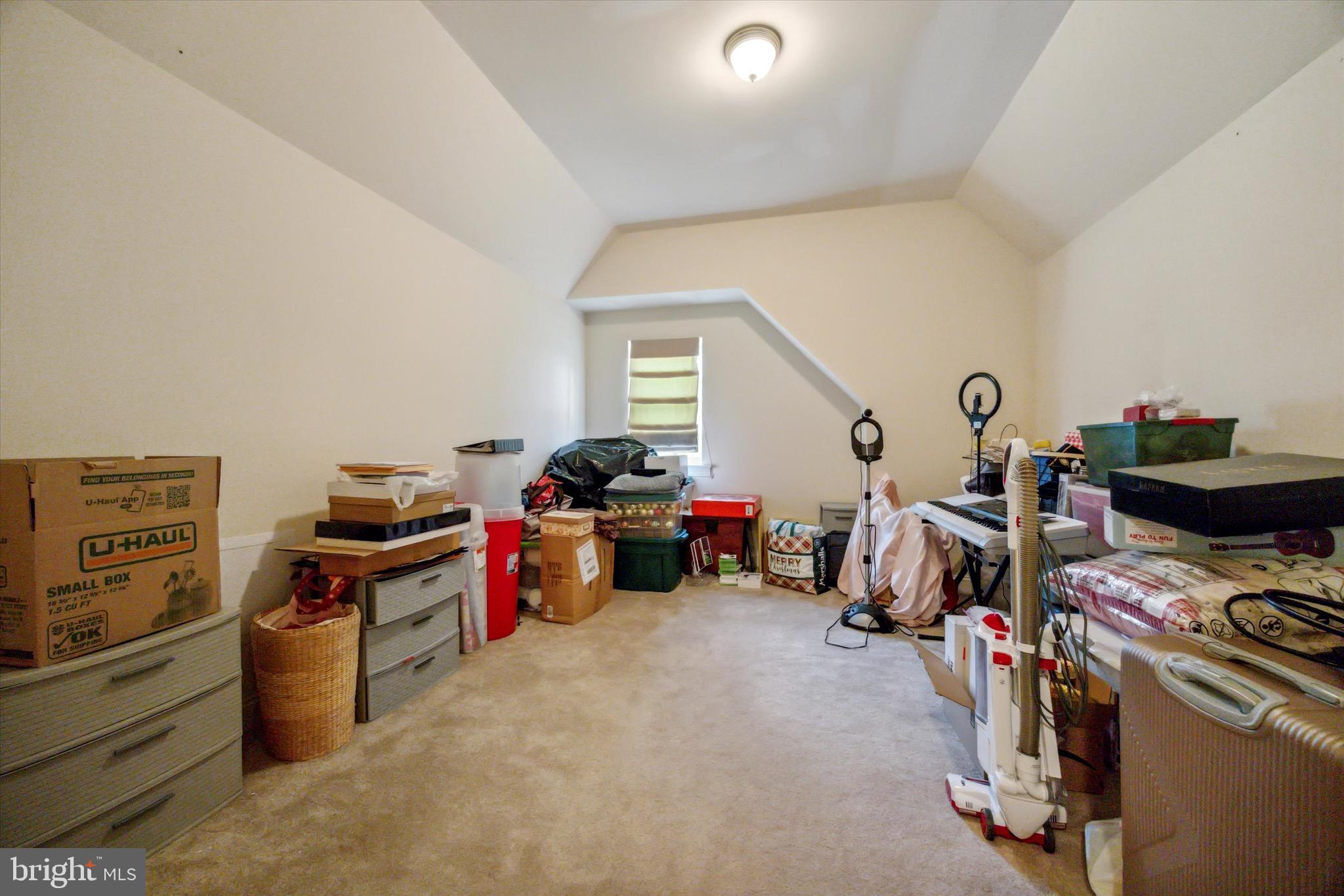 4038 Roberts Ln