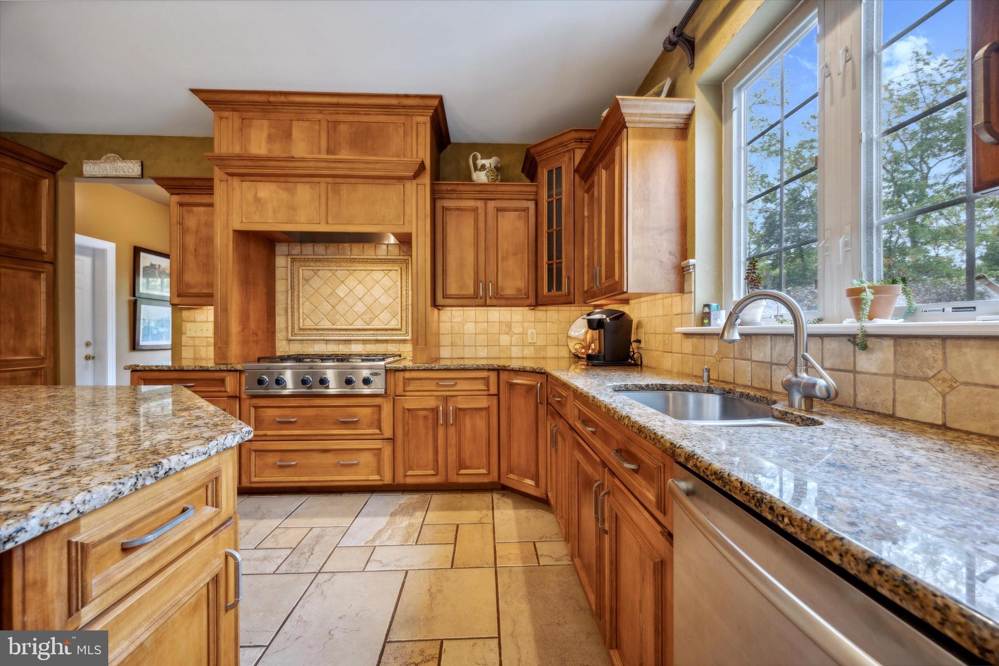 4038 Roberts Ln
