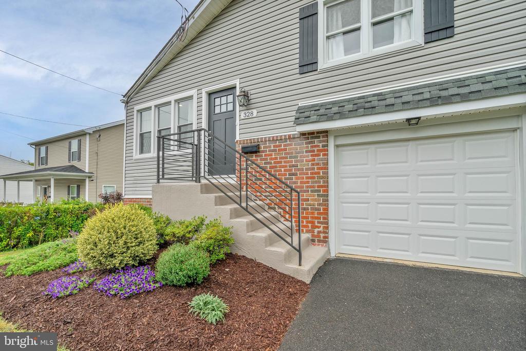 328 Ruscombe Ave