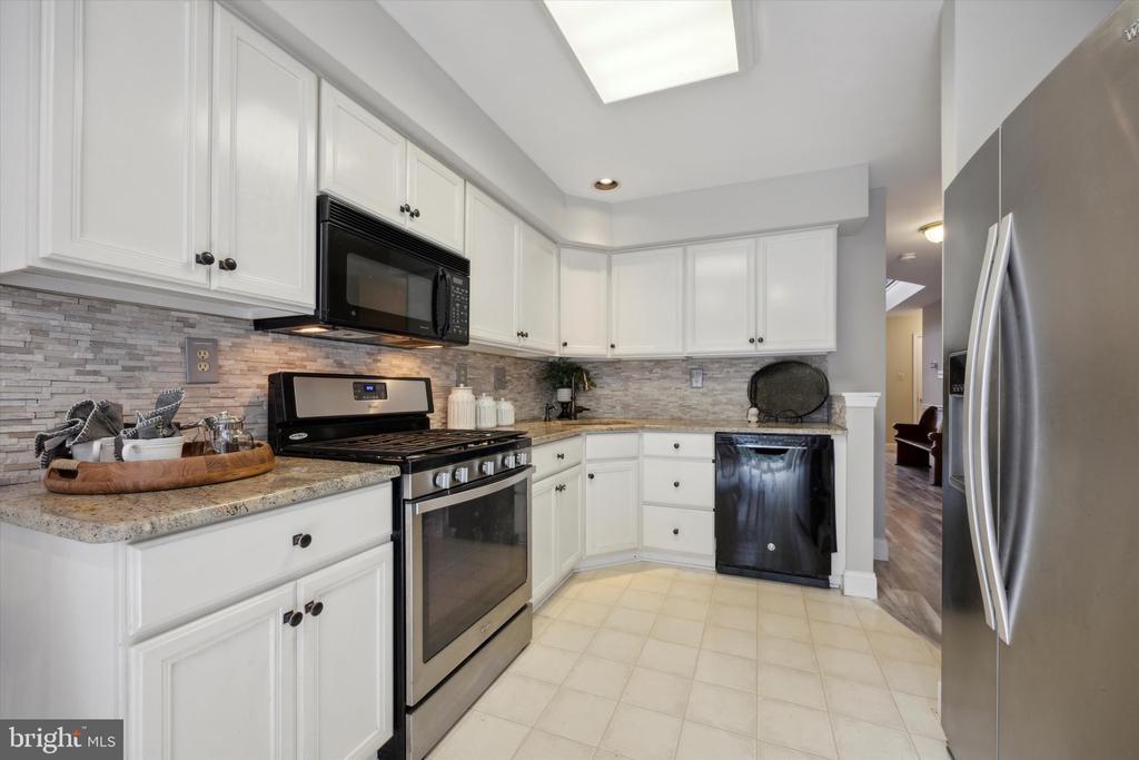 6002 Windsong Ct