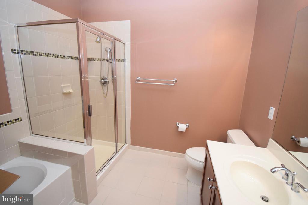 300 W ELM ST #2214