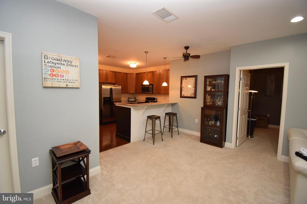 300 W ELM ST #2214