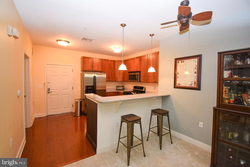 300 W ELM ST #2214