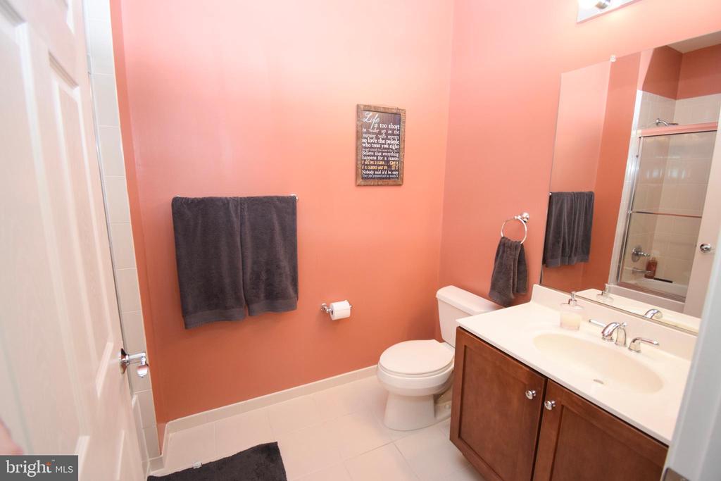 300 W ELM ST #2214