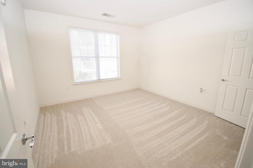 300 W ELM ST #2214