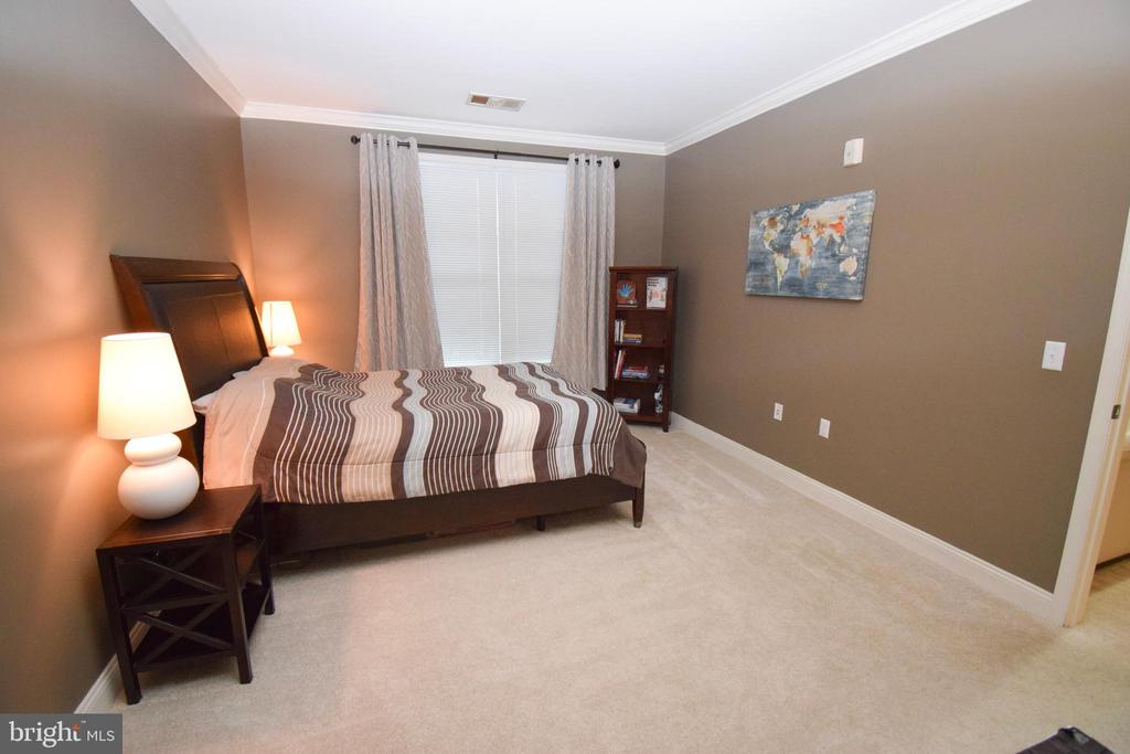 300 W ELM ST #2214