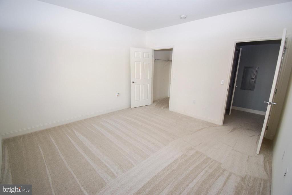 300 W ELM ST #2214