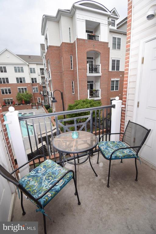 300 W ELM ST #2214