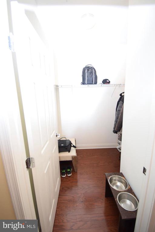 300 W ELM ST #2214