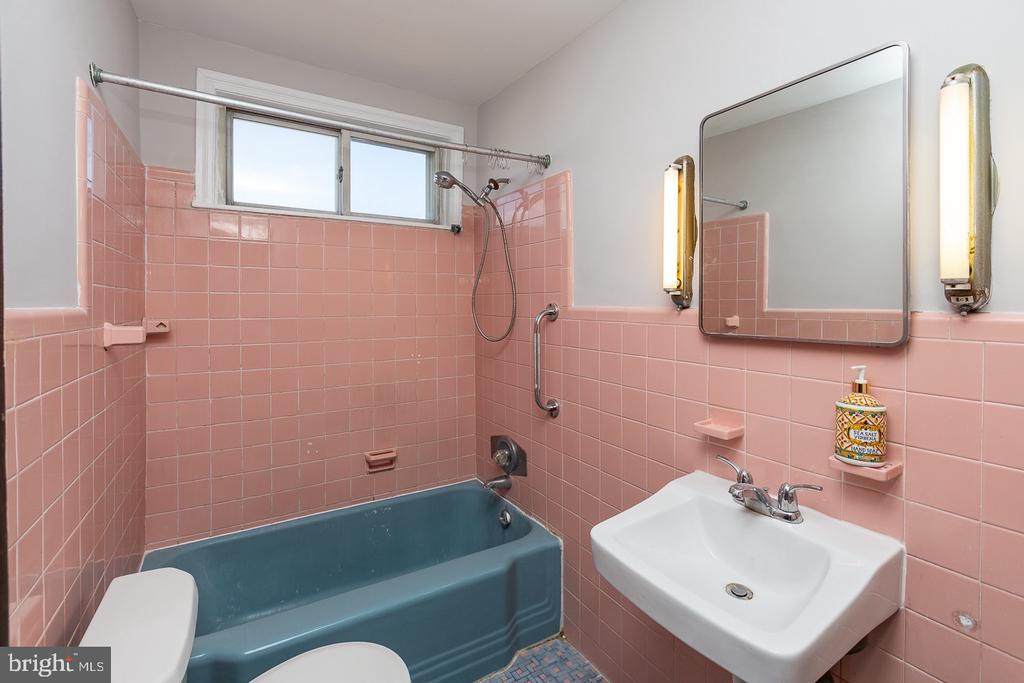231 Iona Ave