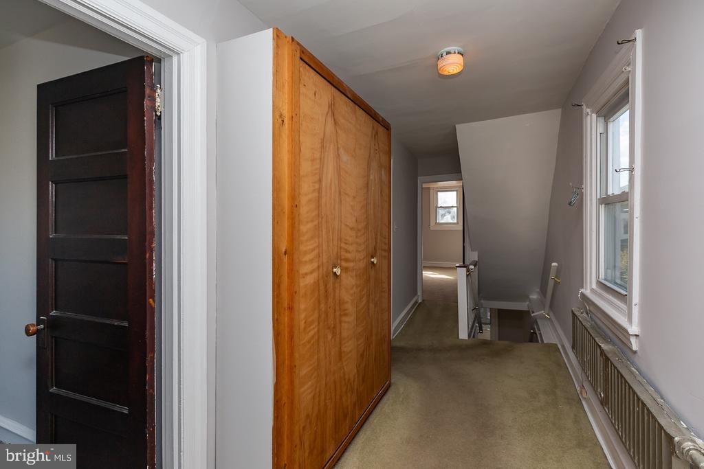 231 Iona Ave